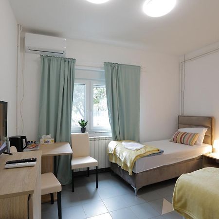 Aviator Apartments & Rooms Nikola Tesla Airport Belgrade Surčin 외부 사진