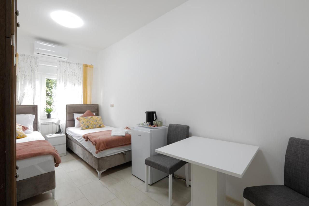 Aviator Apartments & Rooms Nikola Tesla Airport Belgrade Surčin 외부 사진