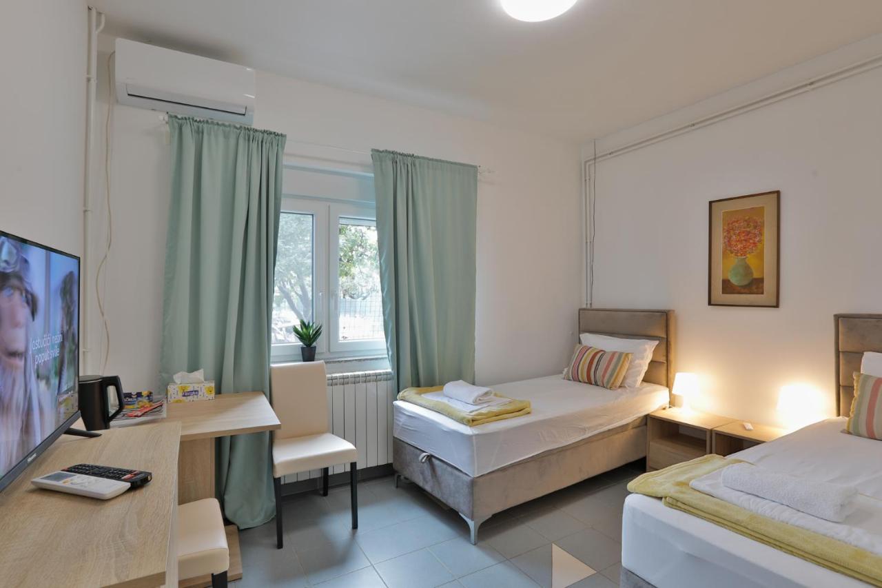 Aviator Apartments & Rooms Nikola Tesla Airport Belgrade Surčin 외부 사진