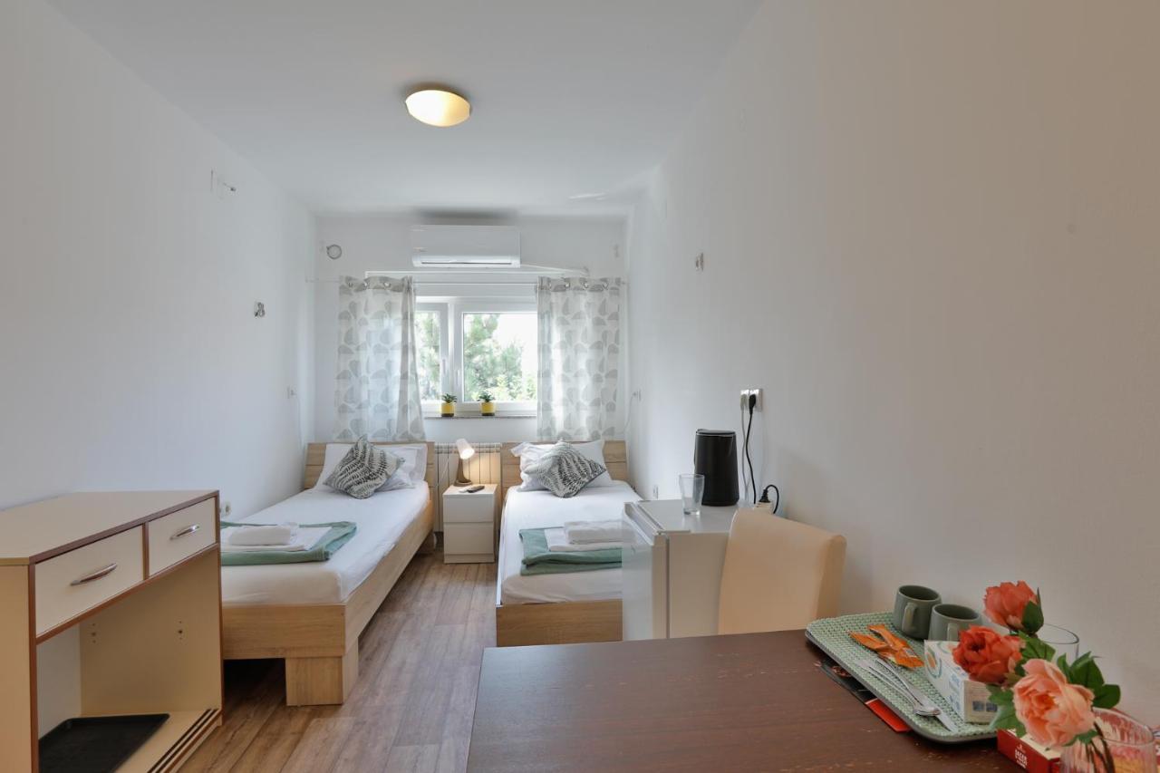 Aviator Apartments & Rooms Nikola Tesla Airport Belgrade Surčin 외부 사진