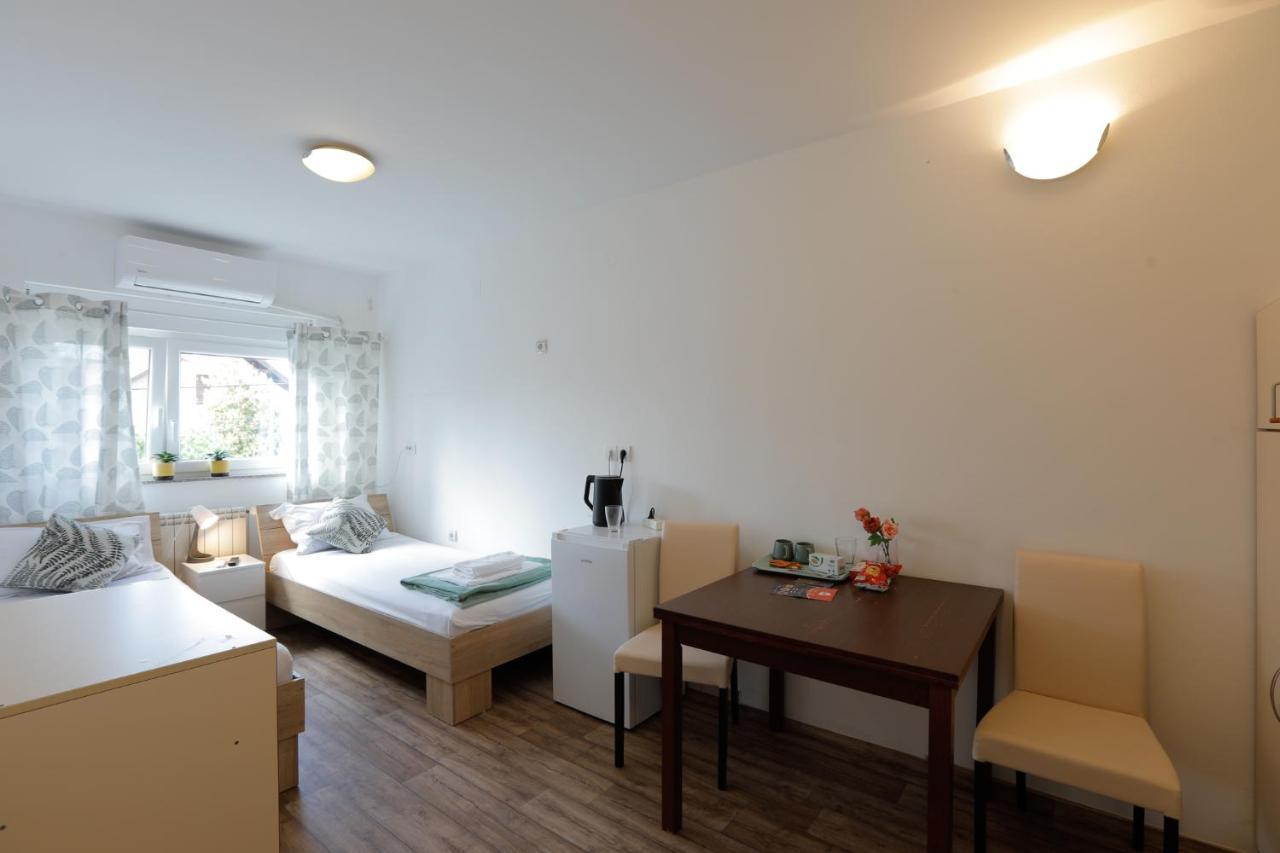 Aviator Apartments & Rooms Nikola Tesla Airport Belgrade Surčin 외부 사진
