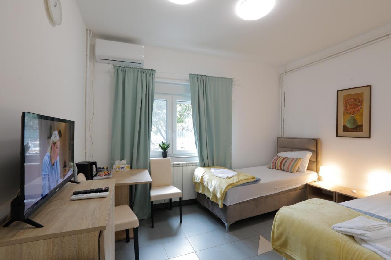 Aviator Apartments & Rooms Nikola Tesla Airport Belgrade Surčin 외부 사진