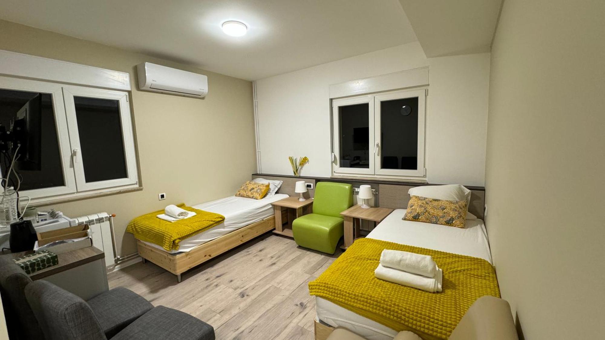 Aviator Apartments & Rooms Nikola Tesla Airport Belgrade Surčin 외부 사진